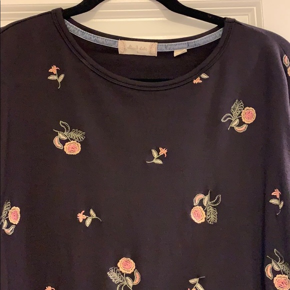 Floral Embroidered Top - Picture 2 of 4